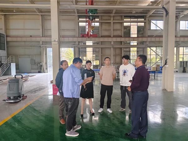 孵化器公司主動靠前服務 持續優化營商環境